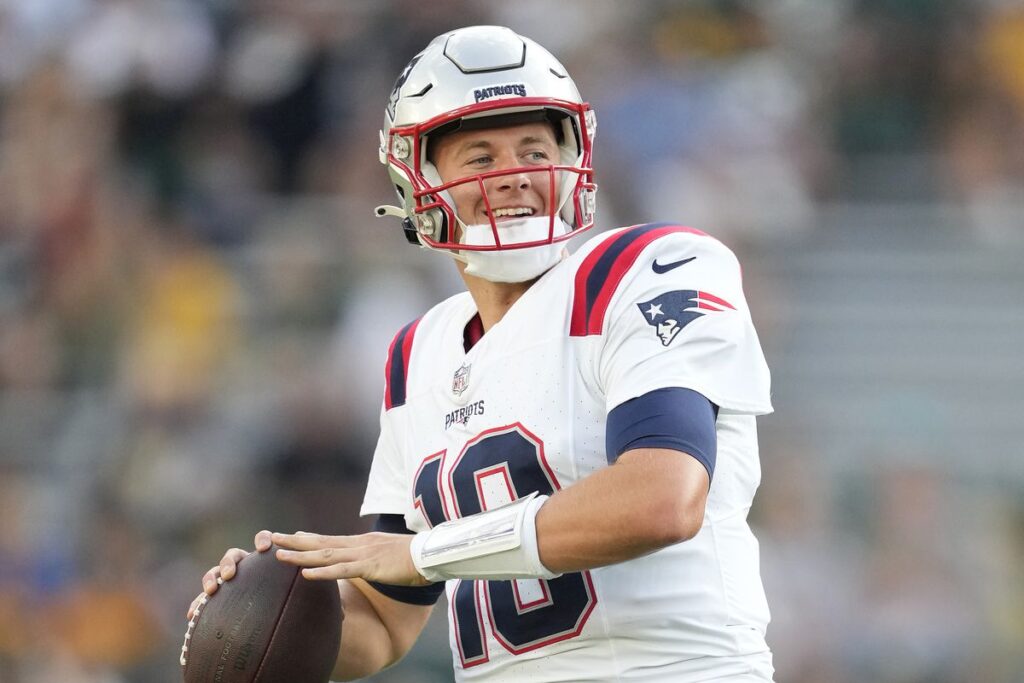 Patriots starting QB Mac Jones